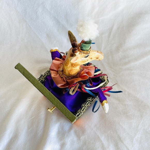 Katherine’s Collection Vintage Giraffe Music Box By Wayne Kleski - Picture 6 of 16